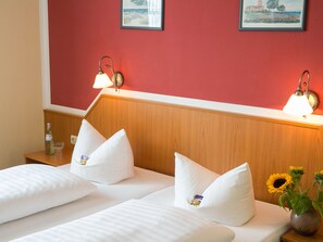 Kamar Double atau Twin | Meja kerja, kedap suara, Wi-Fi gratis, dan seprai linen