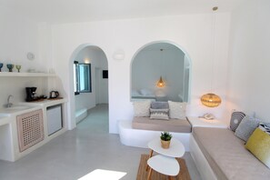 Superior Suite | Living area - Filira Suites (Santorini)