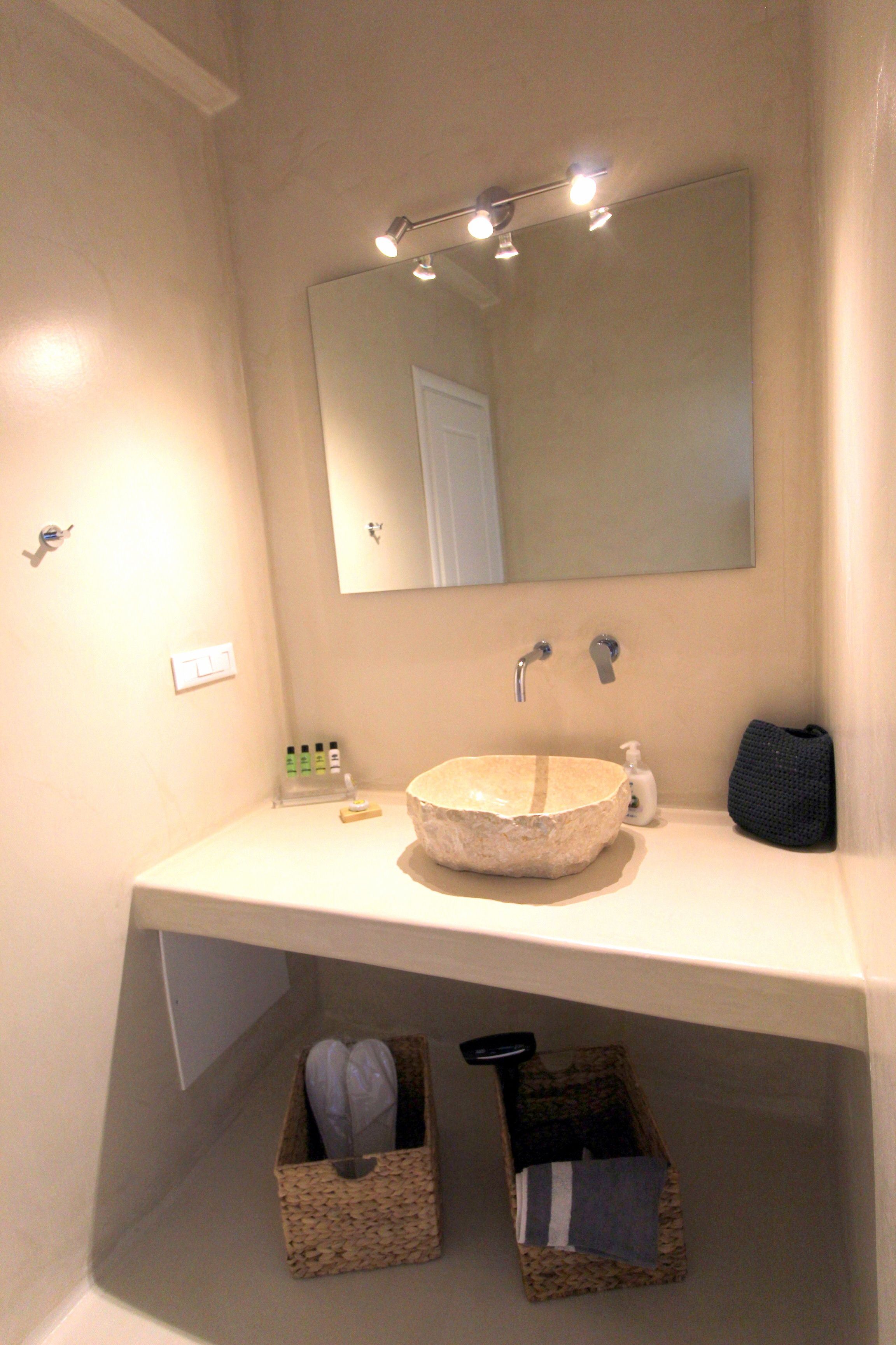 superior suite | bathroom | shower, free toiletries, hair dryer, bathrobes