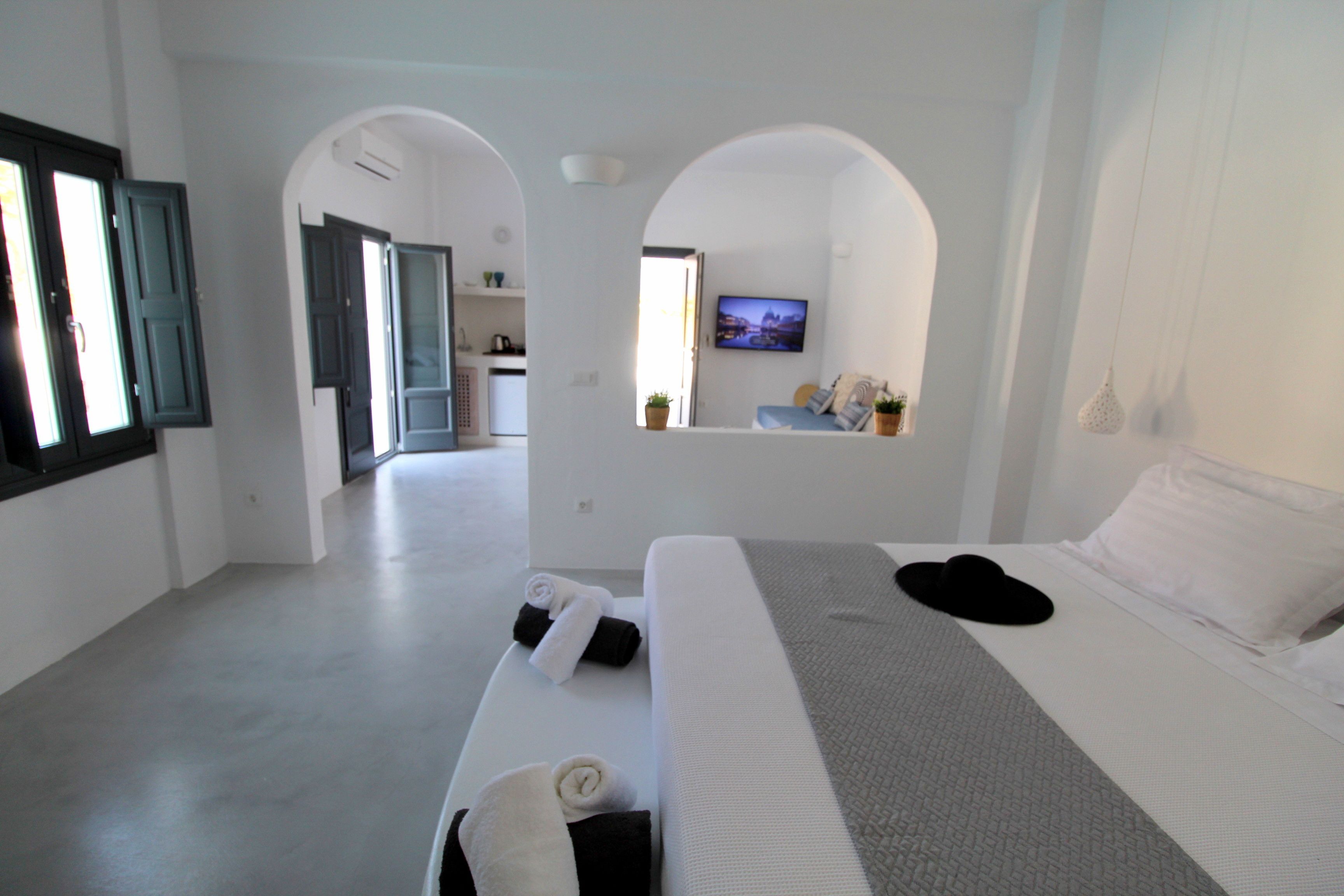 honeymoon suite | 1 bedroom, in-room safe, individually decorated, soundproofing