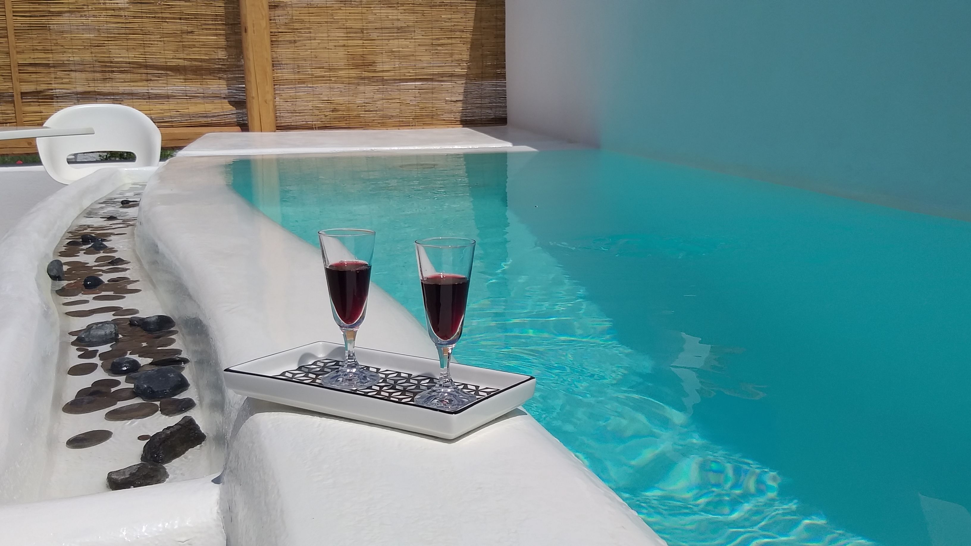 seasonal outdoor pool, pool loungers