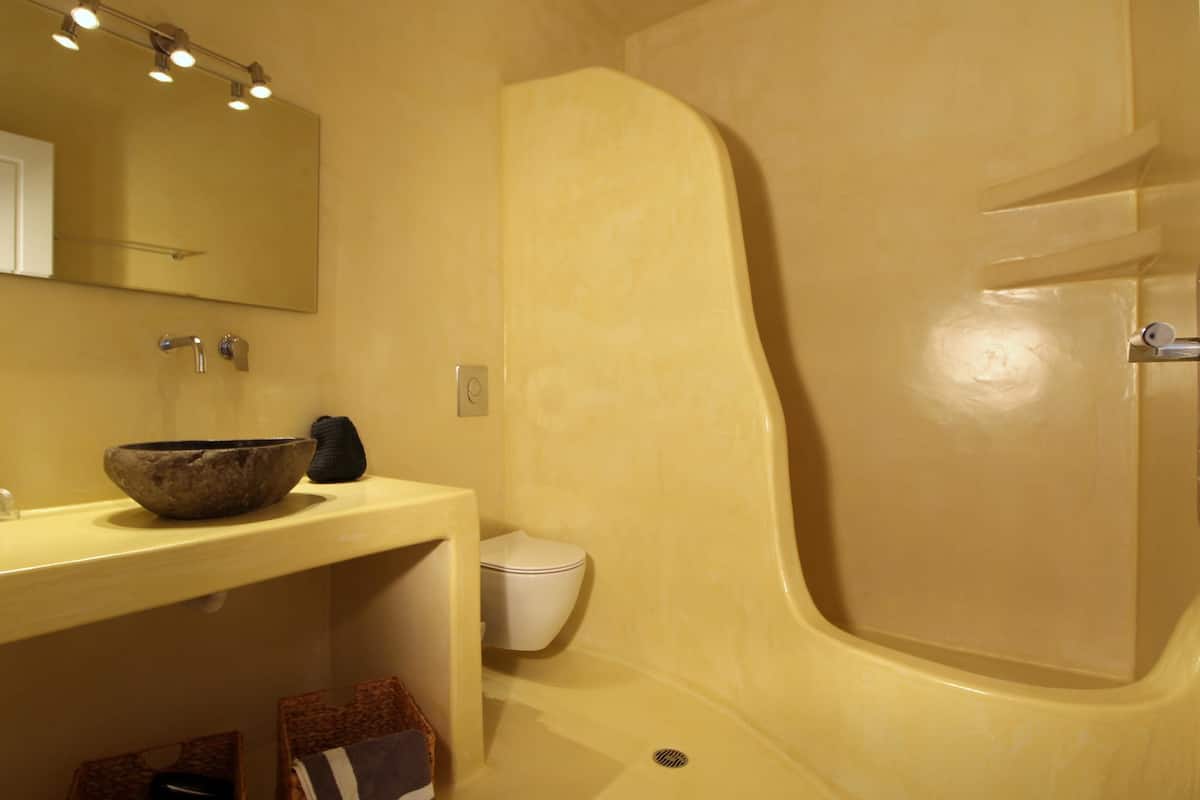 junior suite | bathroom | shower, free toiletries, hair dryer, bathrobes