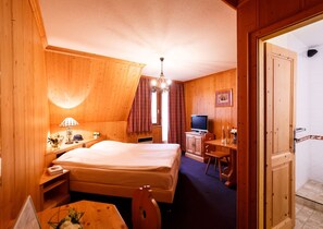 Traditional Double or Twin Room | In-room safe, individually decorated, individually furnished, desk - Hostellerie du Rosenmeer (Rosheim)