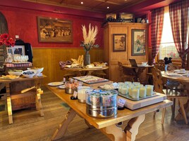 Café da manhã com buffet todos os dias mediante uma taxa