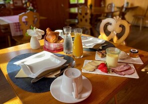 Buffet déjeuner servi tous les jours en supplément