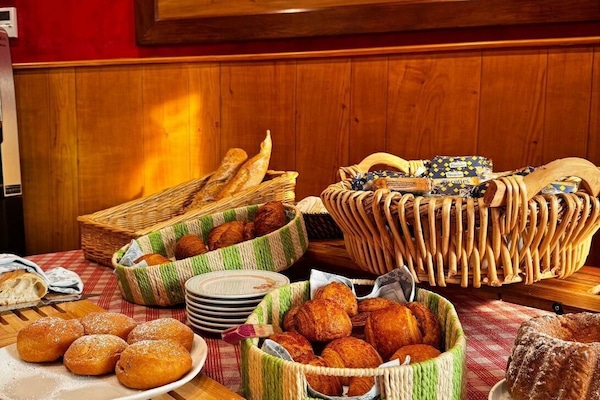Dagelijks ontbijtbuffet (EUR 12 per persoon)