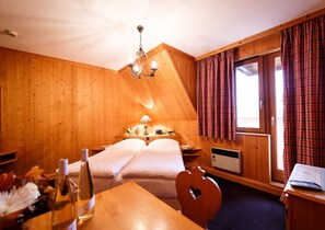Traditional Double or Twin Room | In-room safe, individually decorated, individually furnished, desk - Hostellerie du Rosenmeer (Rosheim)
