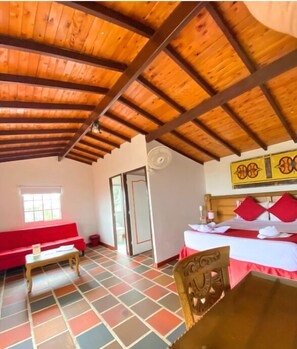 Ropa de cama de alta calidad y minibar 