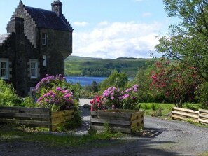 المنشأة من الخارج