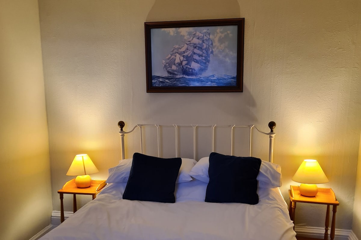 Appartamento, 4 camere da letto (Summer Wing) | 1 camera, ferro/asse da stiro, lenzuola