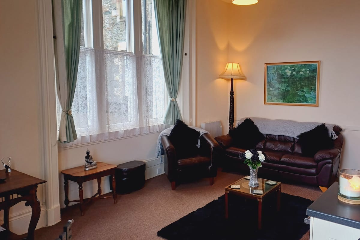 Appartamento, 1 camera da letto, al piano terra (Study - Four Poster Bed) | Area soggiorno | TV