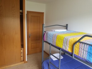 Down duvets, free WiFi, bed sheets