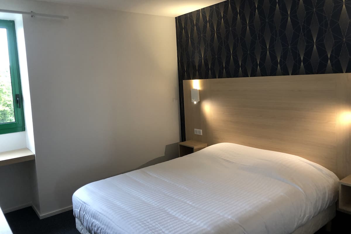 In-room safe, desk, laptop workspace, blackout curtains