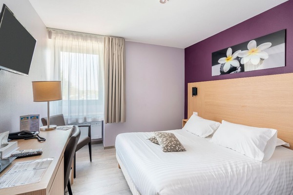 Comfort tweepersoonskamer, 1 queensize bed, niet-roken | Een kluis op de kamer, een bureau, een laptopwerkplek