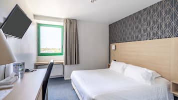 Habitació doble estàndard | Caixa forta a l'habitació i escriptori