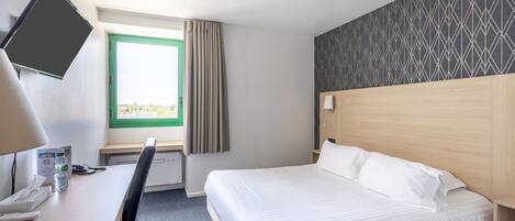 Standard Double Room | In-room safe, laptop workspace, blackout curtains, iron/ironing board