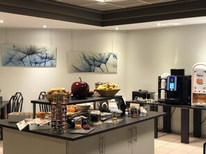 每日供應歐陸早餐 (每人 EUR14)