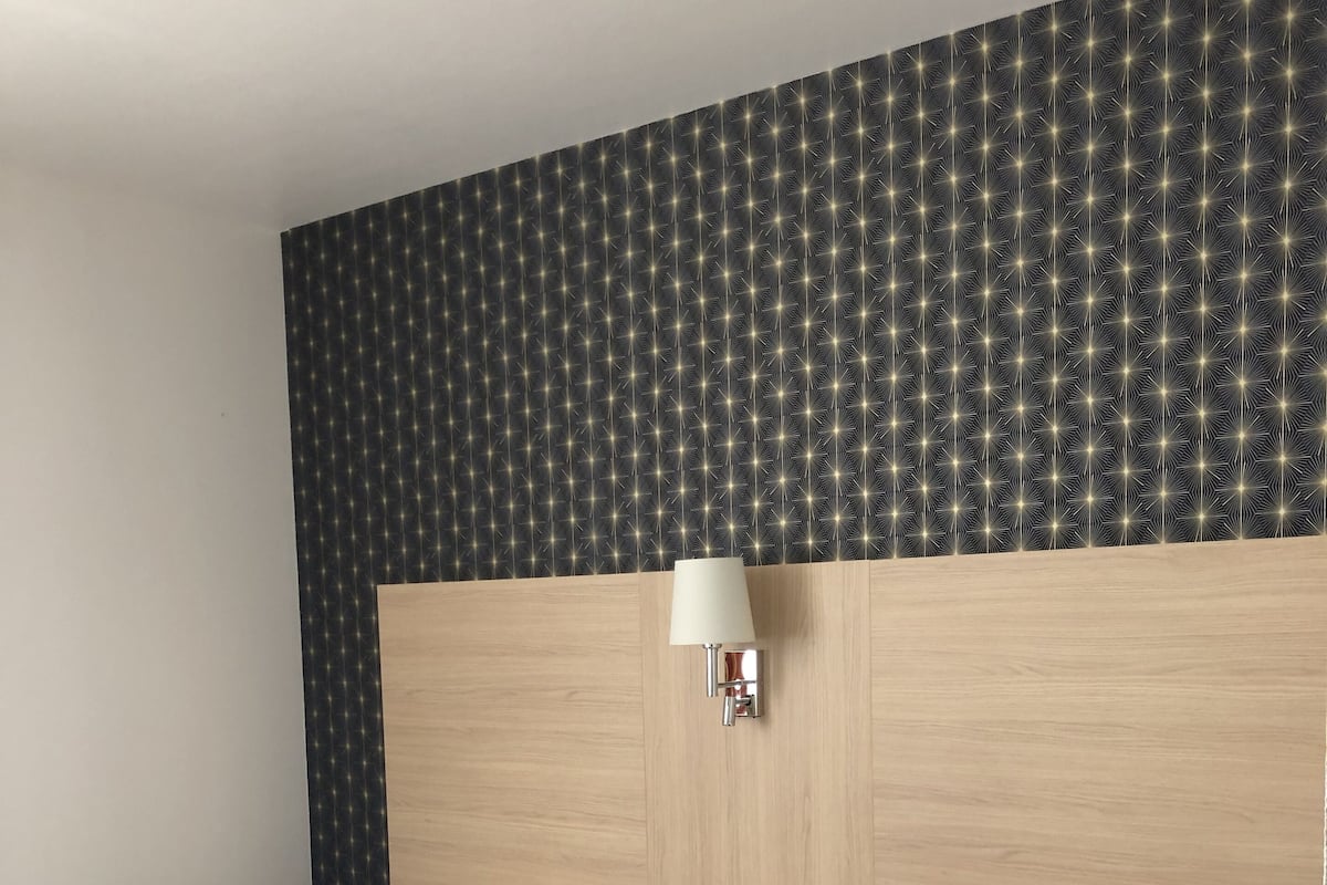 Twin Room | In-room safe, desk, laptop workspace, blackout curtains
