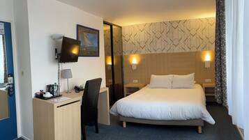 Habitació doble superior | Caixa forta a l'habitació i escriptori