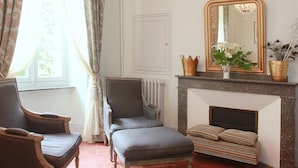 Rom – comfort | Sengetøy av topp kvalitet, skrivebord, lydisolert og strykejern/-brett
