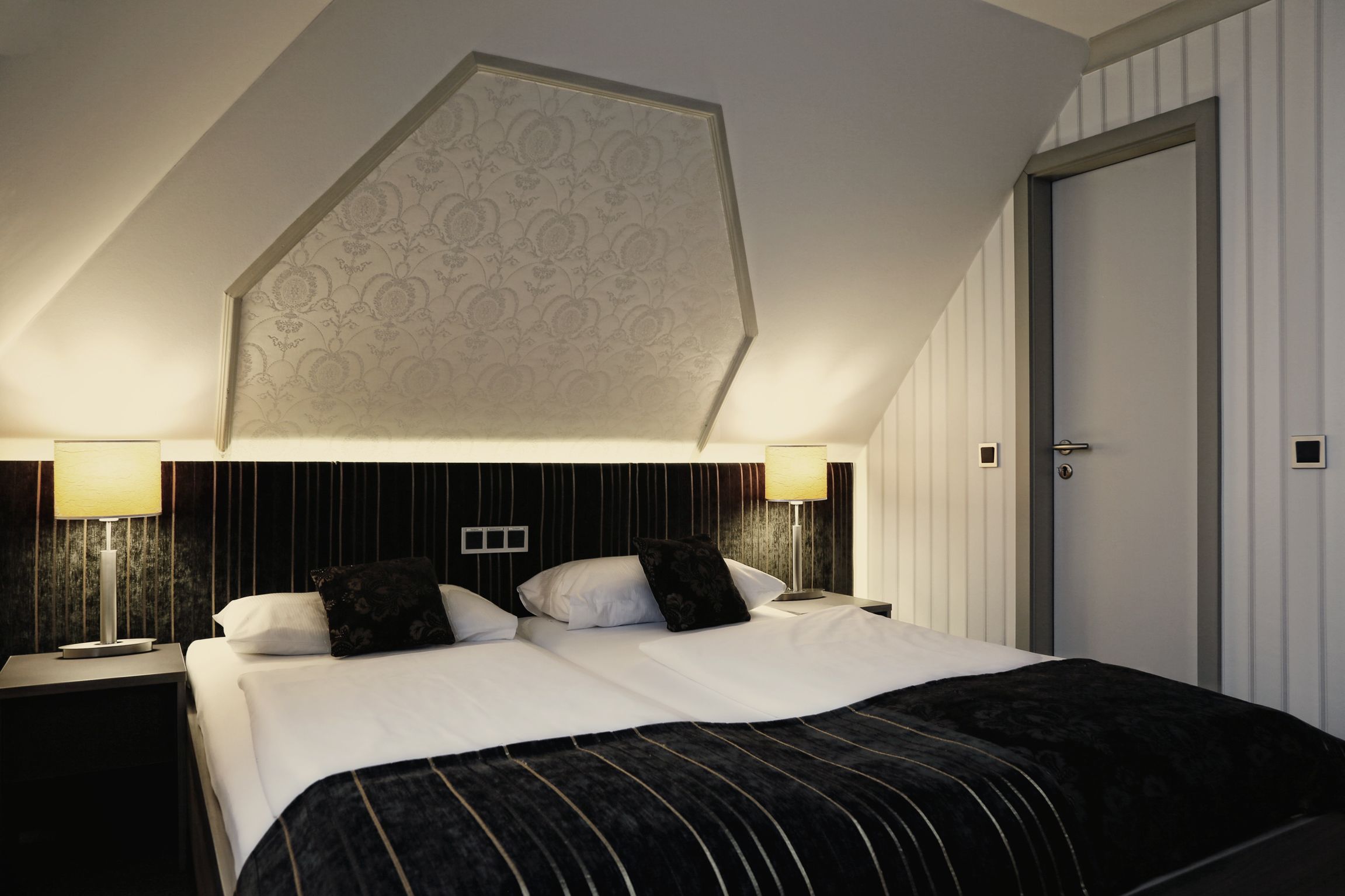 1 bedroom, premium bedding, in-room safe, desk