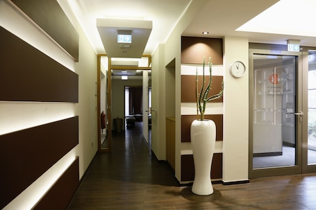 Sauna, steam room, body treatments, hot stone massages, sports massages. Konsumhotel Dorotheenhof Weimar
