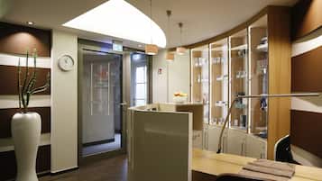 Sauna, dampbad, kropsbehandlinger, hot stone-massage, sportsmassage