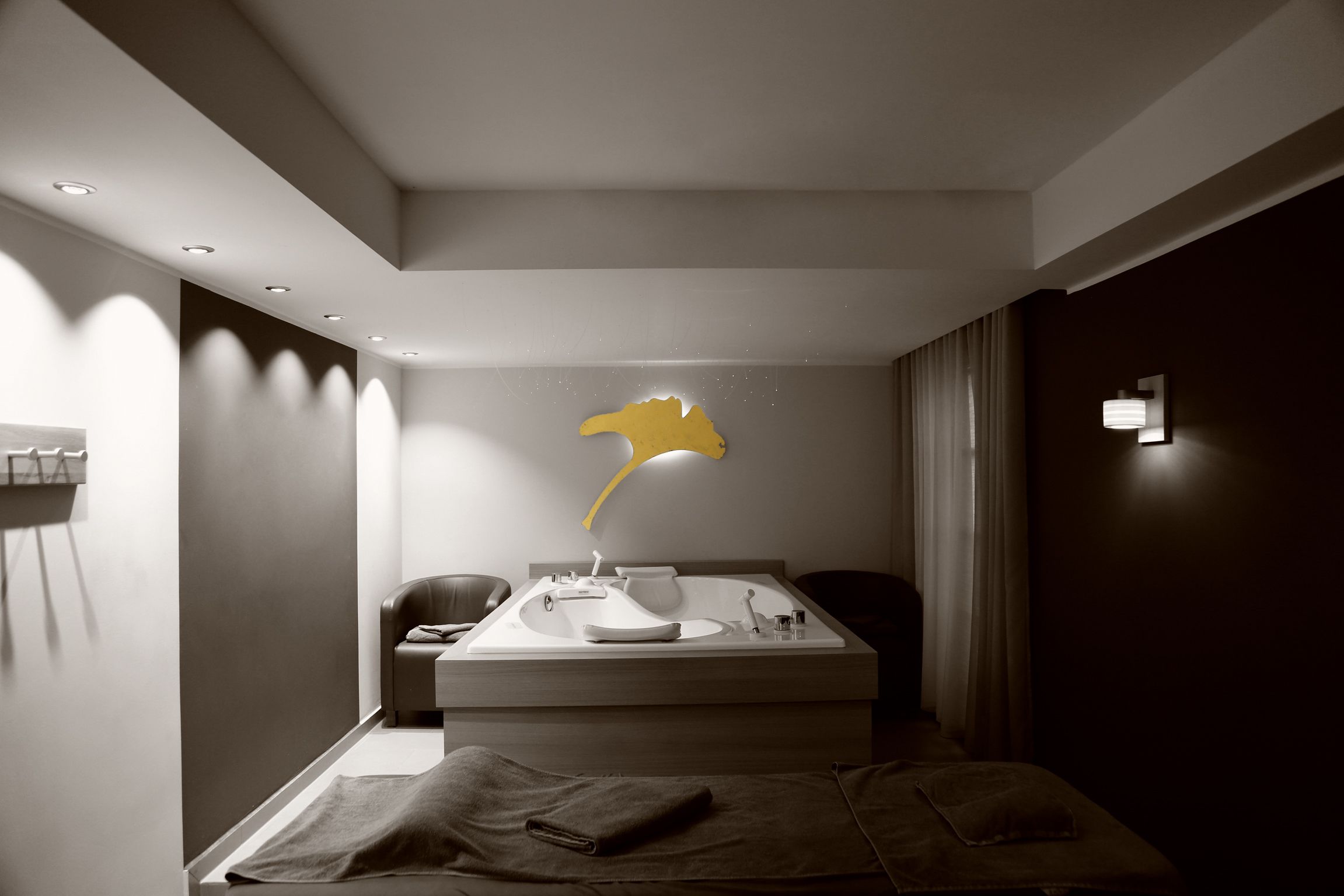 sauna, steam room, body treatments, hot stone massages, sports massages