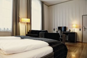 舒適四人房, 1 間臥室 | 高級寢具、房內夾萬、書桌、手提電腦工作空間