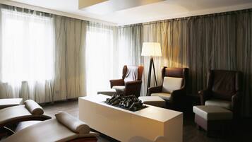 Sauna, Dampfbad, Körperbehandlungen, Warmsteinmassagen, Sportmassagen