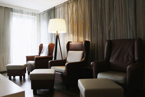 Sauna, bilik wap, rawatan badan, urut tuaman batu, urutan sukan 