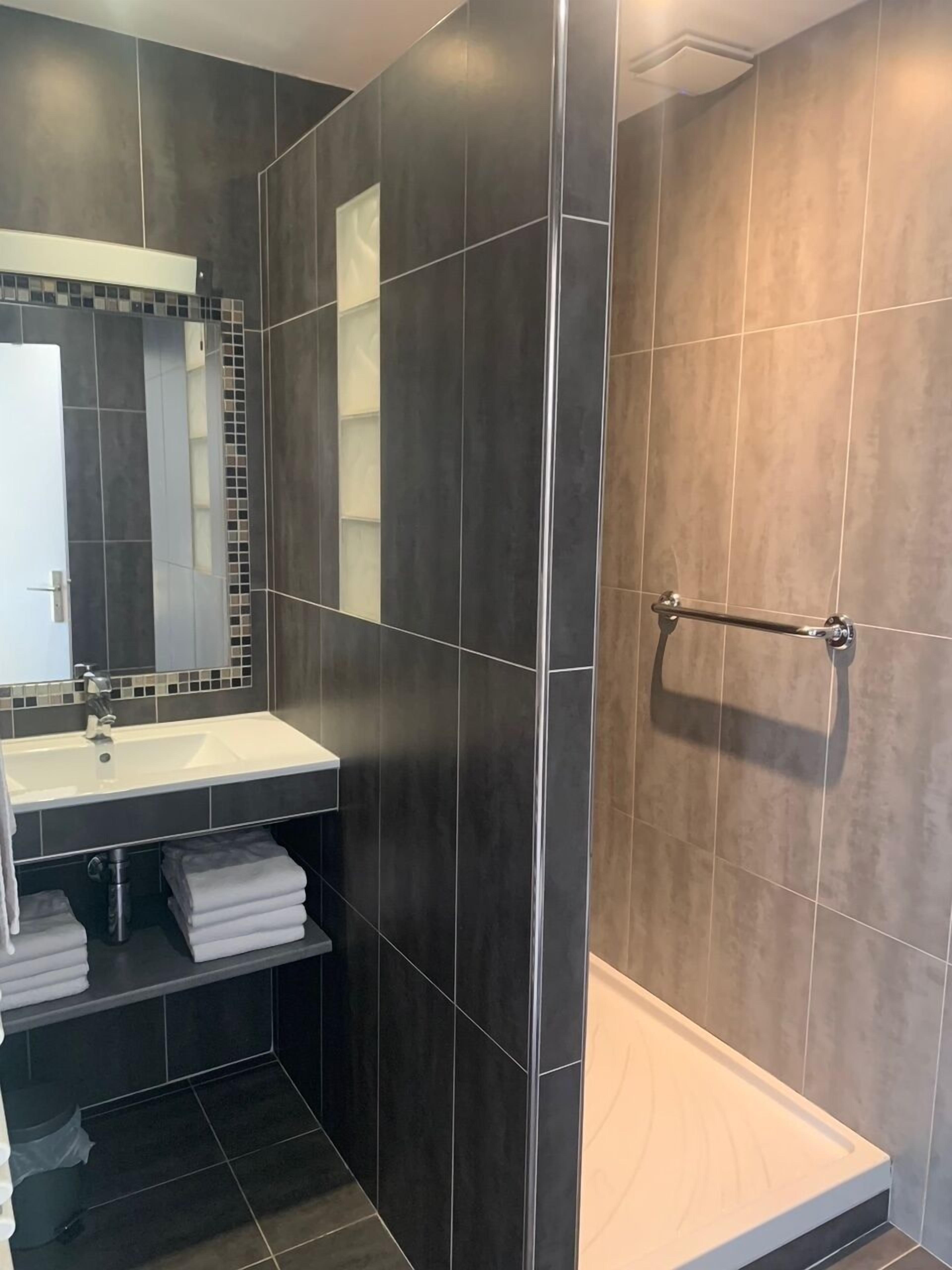 shower, free toiletries, hair dryer, towels