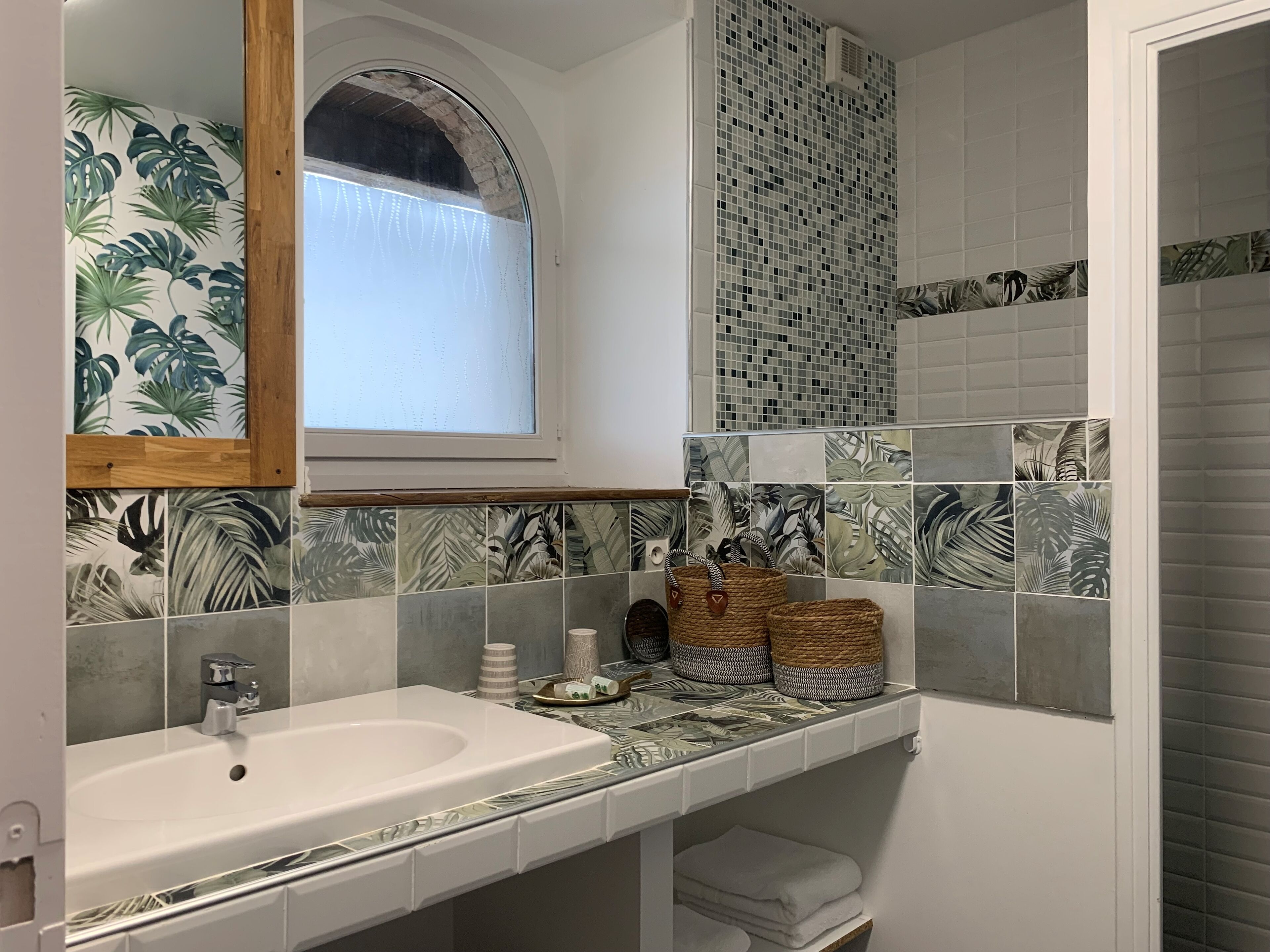 junior double room, 1 queen bed, terrace, sea view | bathroom | shower, free toiletries, hair dryer, towels