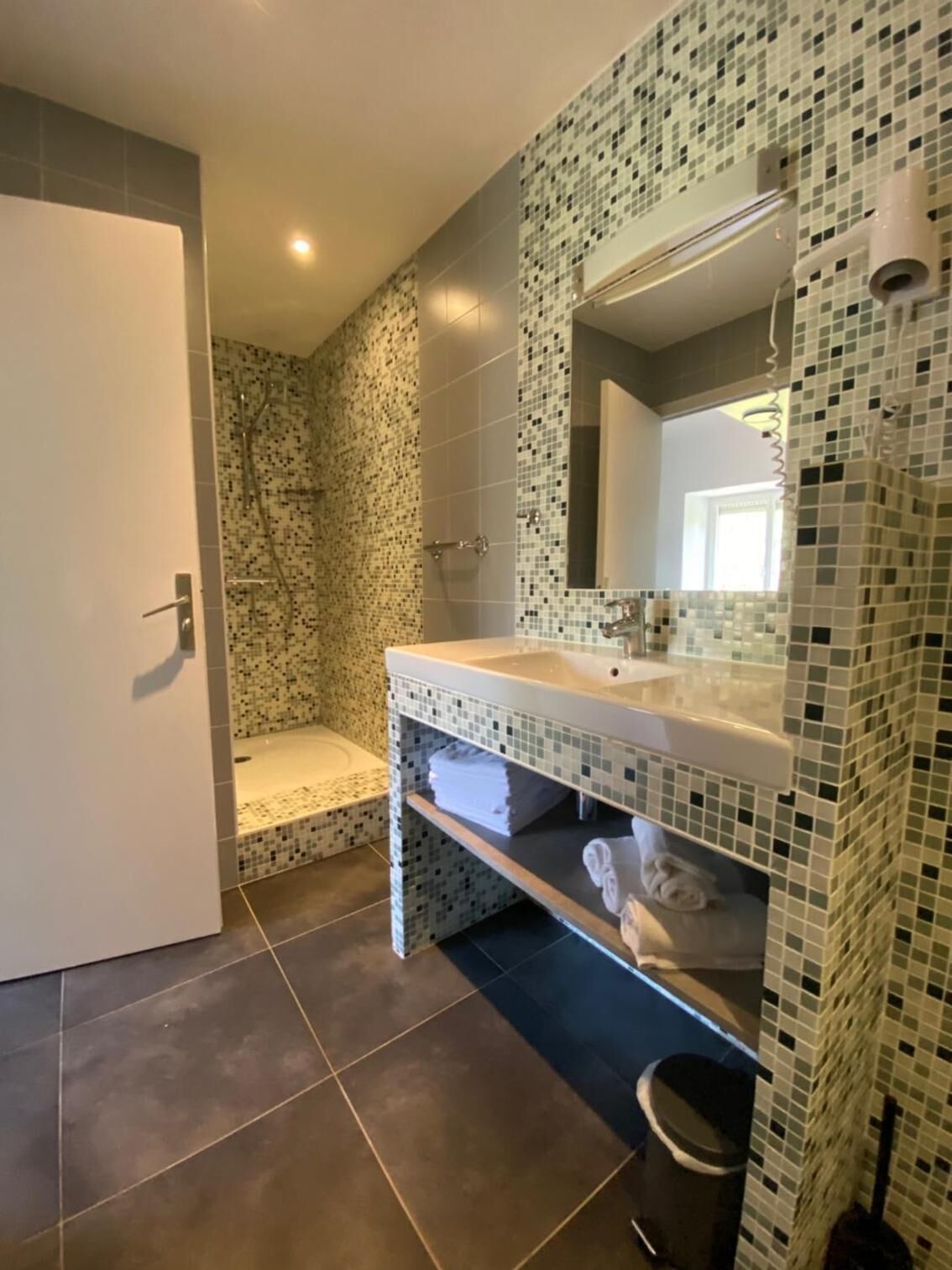 quadruple room | bathroom | shower, free toiletries, hair dryer, towels