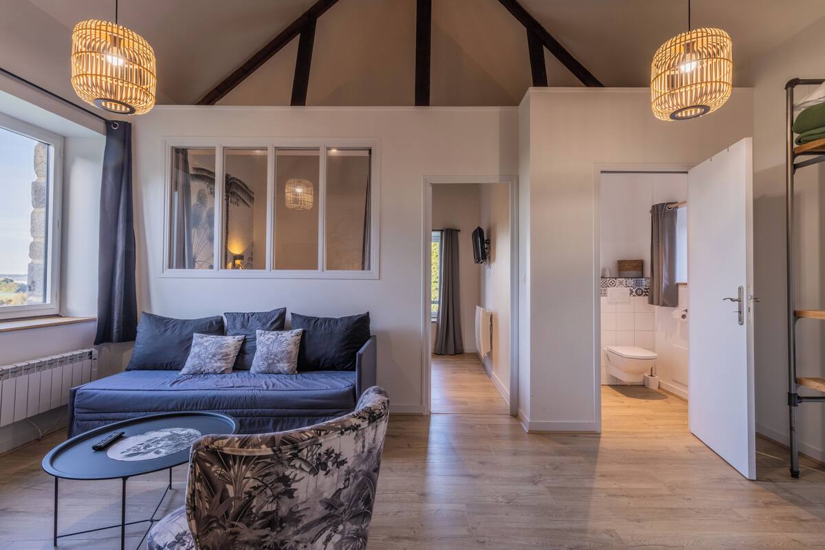 Romantic Double Room | 19 bedrooms, desk, laptop workspace, WiFi (free)