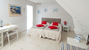 Suite, Connecting Rooms (Ethnique) | Cots/infant beds, free WiFi, individually decorated - Aux Portes de Saint-Malo (Saint-Pere)