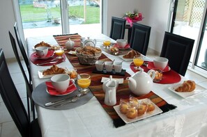 Free daily continental breakfast - Aux Portes de Saint-Malo (Saint-Pere)