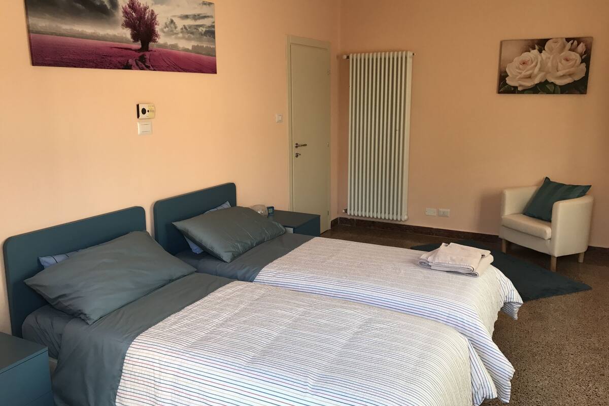 客房, 2 张单人床, 公共浴室 | 办公桌、免费婴儿床、免费 WiFi、床单