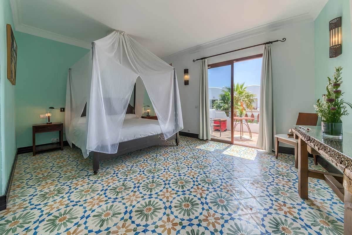 Standaard appartement, keuken, uitzicht op het strand | Een bureau, een laptopwerkplek, gratis wifi, beddengoed