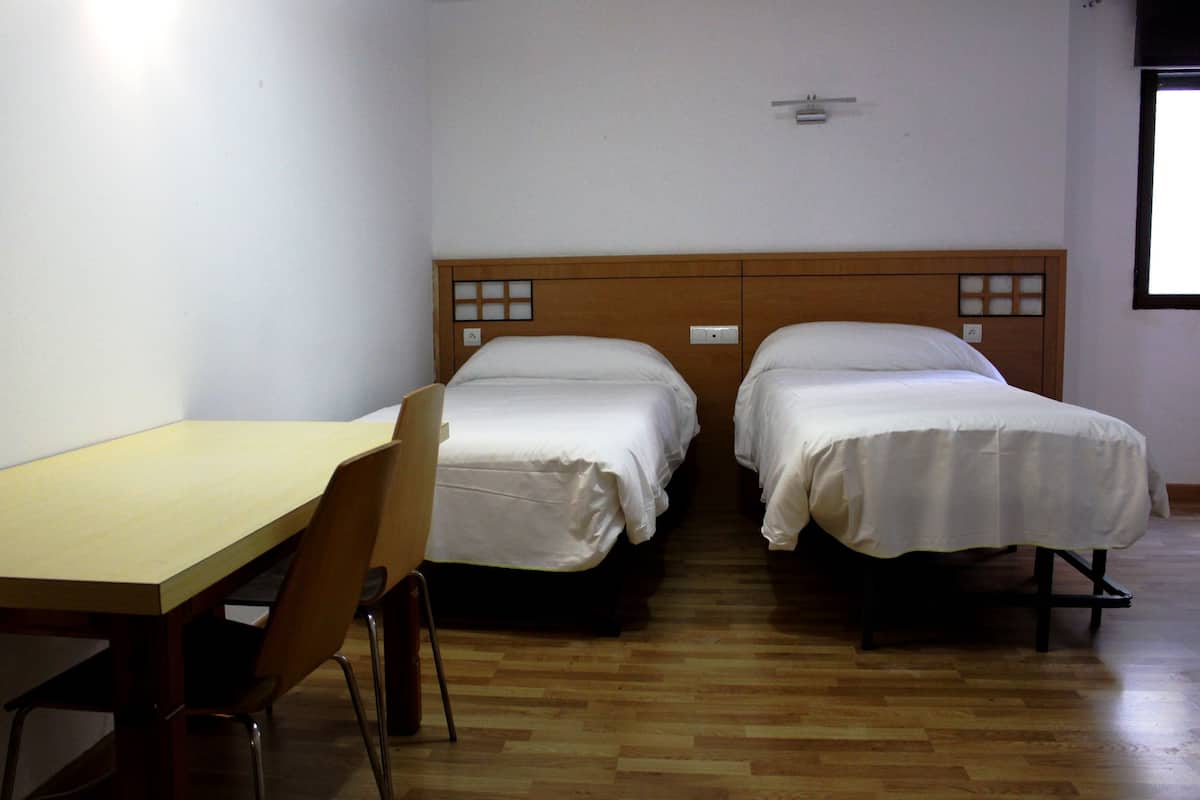 Double Room, Shared Bathroom | Blackout drapes, free WiFi
