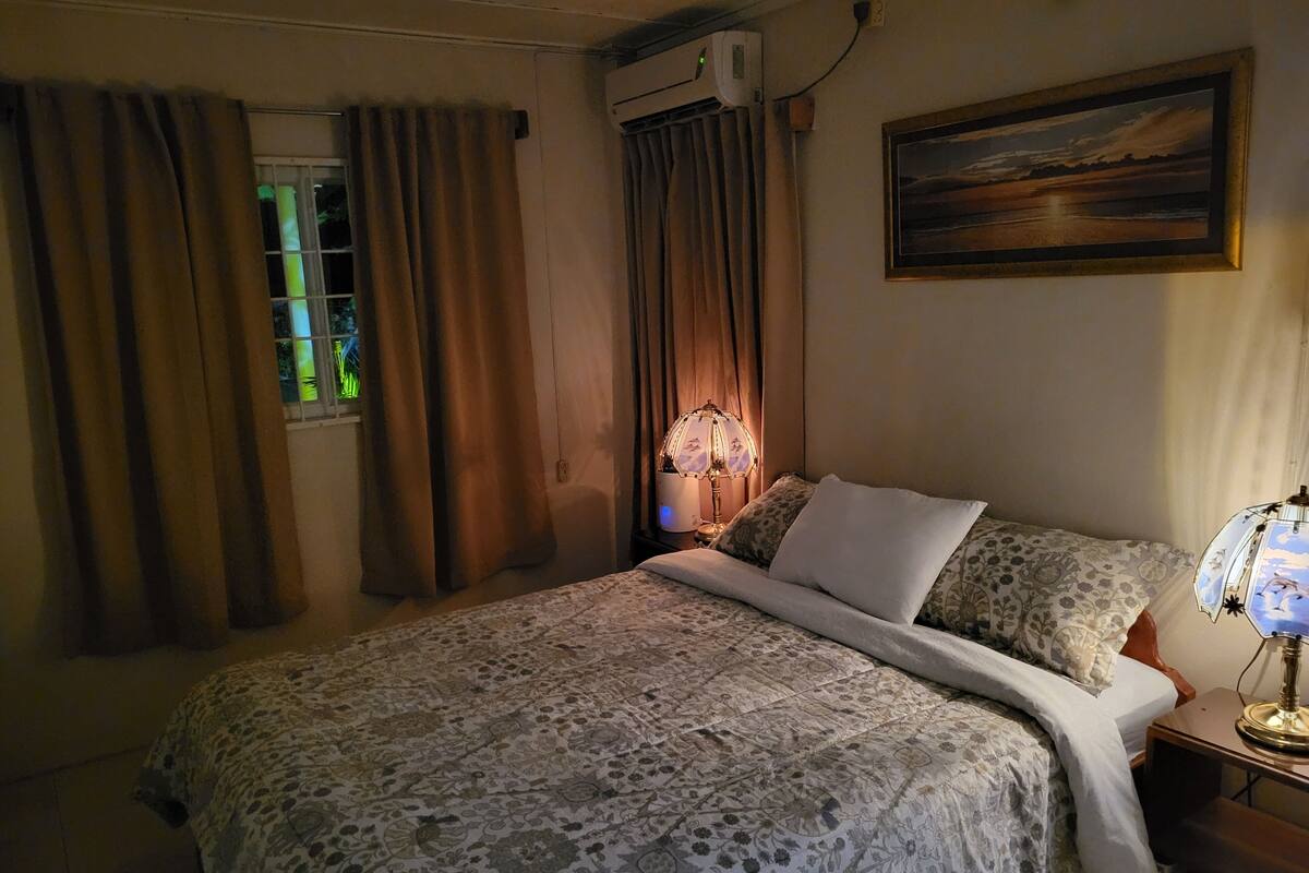 Leilighet – comfort, 1 queensize-seng, tekjøkken, sjøutsikt | 1 soverom, strykejern/-brett, wi-fi (inkludert) og sengetøy