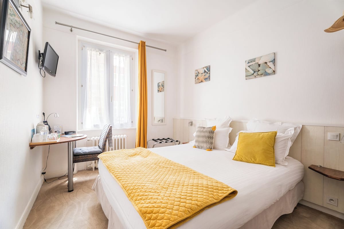 Classic Double Room | Individually decorated, individually furnished, desk, laptop workspace