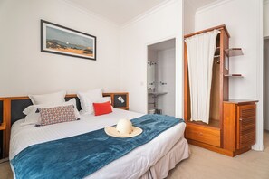 Double or Twin Room (Charme) | Individually decorated, individually furnished, desk, laptop workspace - Hôtel Quic en Groigne (Saint-Malo)