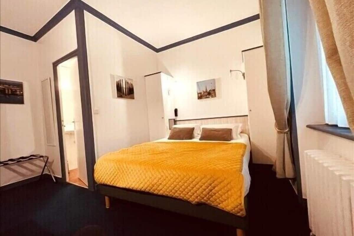 comfort double room | 1 bedroom, individually decorated, individually furnished, desk
