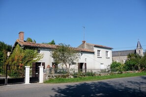Front of property - Maison Sans Soucis (Sainte-Gemme)