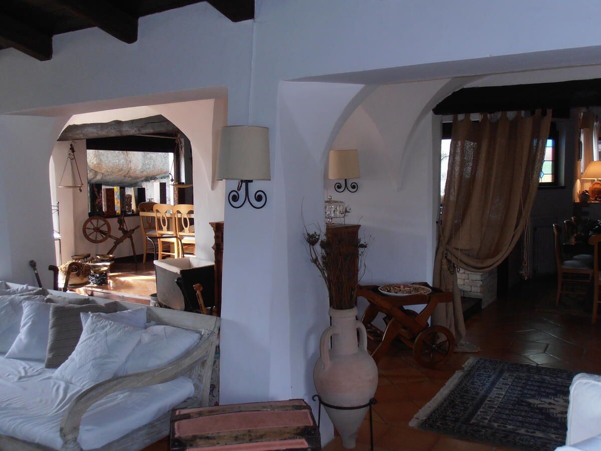 Una televisión de pantalla plana