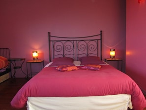 Individually decorated, individually furnished, desk, soundproofing - Chambres d'Hôtes Couleurs de Mer (Cancale)