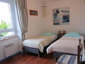 Decoración personalizada, muebles diferentes y escritorio 