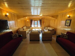 客房内保险箱、办公桌、隔音、熨斗/熨板