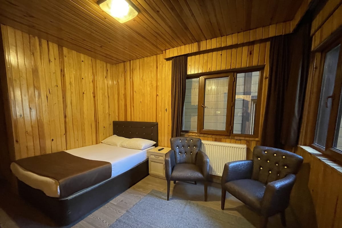 In-room safe, desk, soundproofing, iron/ironing board (on request)